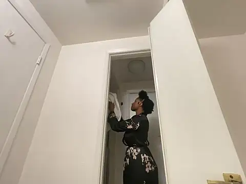 Snapshot of wynterheat chatting on January 26, 2:14 am wynterheat online show from January 26, 2:14 am