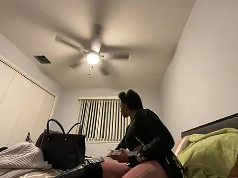 Snapshot of wynterheat chatting on January 30, 5:41 am wynterheat online show from January 30, 5:41 am