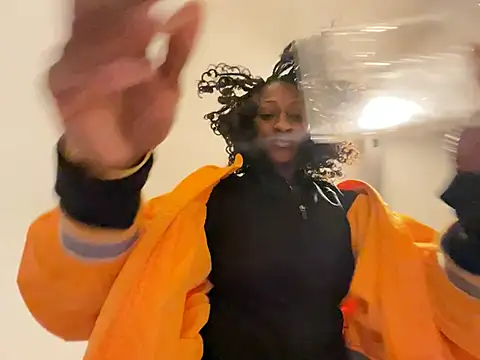 Snapshot of wynterheat chatting on February 18, 12:17 pm wynterheat online show from February 18, 12:17 pm