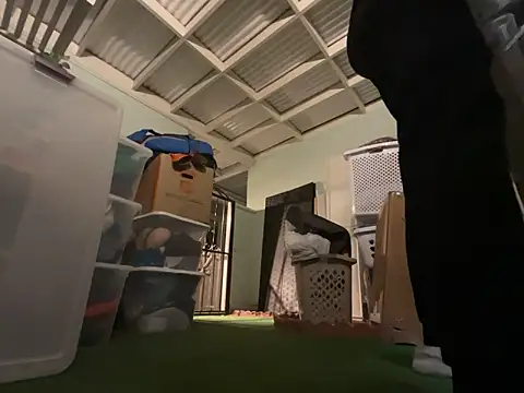 Snapshot of wynterheat chatting on February 24, 7:22 am wynterheat online show from February 24, 7:22 am