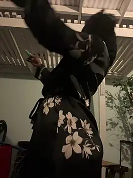 Snapshot of wynterheat chatting on March 2, 10:56 am wynterheat online show from March 2, 10:56 am