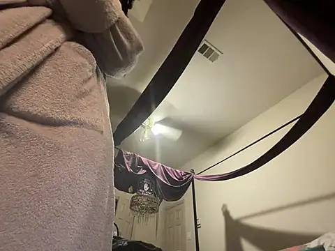 Snapshot of wynterheat chatting on March 5, 11:49 am wynterheat online show from March 5, 11:49 am