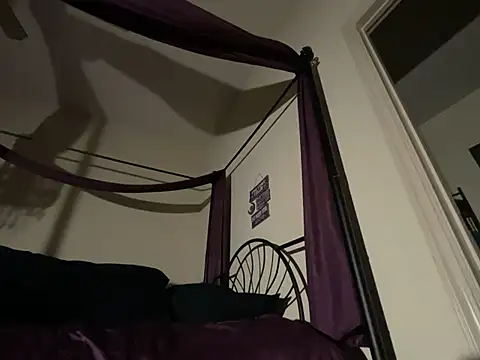 Snapshot of wynterheat chatting on March 9, 11:03 am wynterheat online show from March 9, 11:03 am