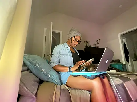 Snapshot of wynterheat chatting on September 10, 8:53 pm wynterheat online show from September 10, 8:53 pm