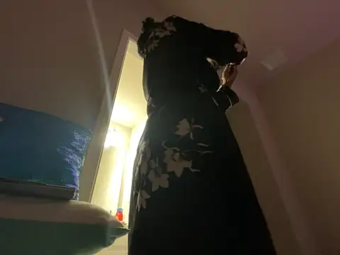 Snapshot of wynterheat chatting on October 23, 12:54 am wynterheat online show from October 23, 12:54 am