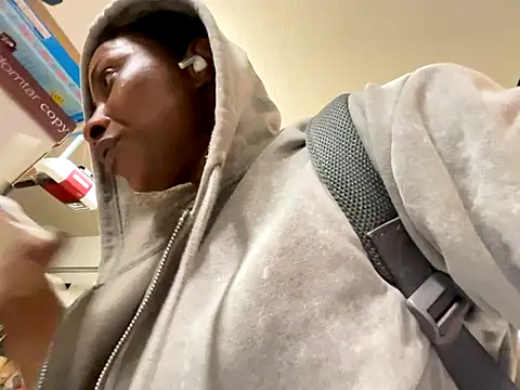 Snapshot of wynterheat chatting on November 4, 12:15 pm wynterheat online show from November 4, 12:15 pm