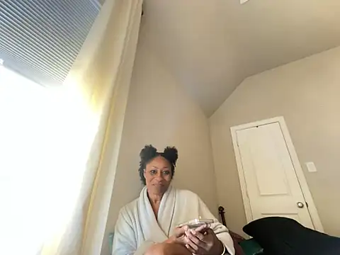 Snapshot of wynterheat chatting on November 8, 5:23 pm wynterheat online show from November 8, 5:23 pm