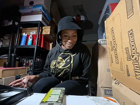 Snapshot of wynterheat chatting on November 12, 7:31 am wynterheat online show from November 12, 7:31 am