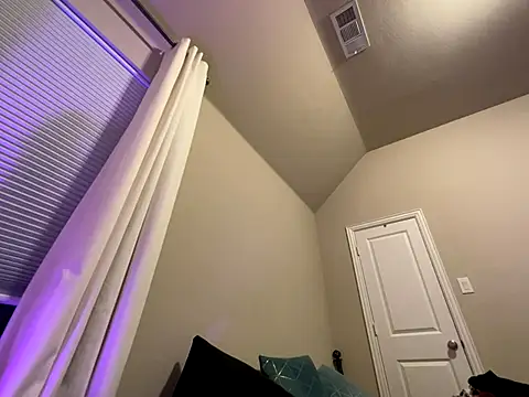 Snapshot of wynterheat chatting on November 24, 8:47 am wynterheat online show from November 24, 8:47 am