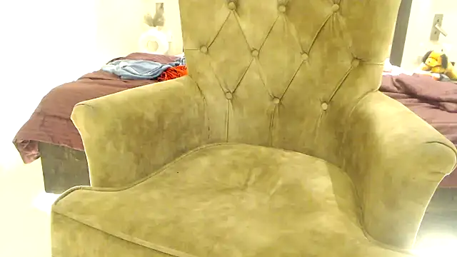 Snapshot of chhui_mui chatting on December 8, 12:18 am chhui mui online show from December 8, 12:18 am