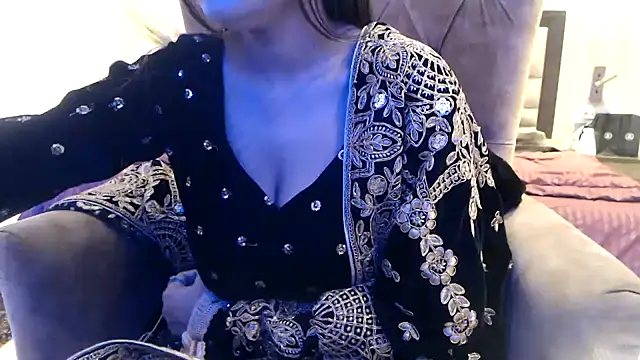 Snapshot of chhui_mui chatting on February 22, 8:31 pm chhui mui online show from February 22, 8:31 pm