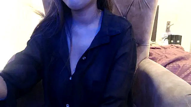 Snapshot of chhui_mui chatting on March 3, 8:21 pm chhui mui online show from March 3, 8:21 pm