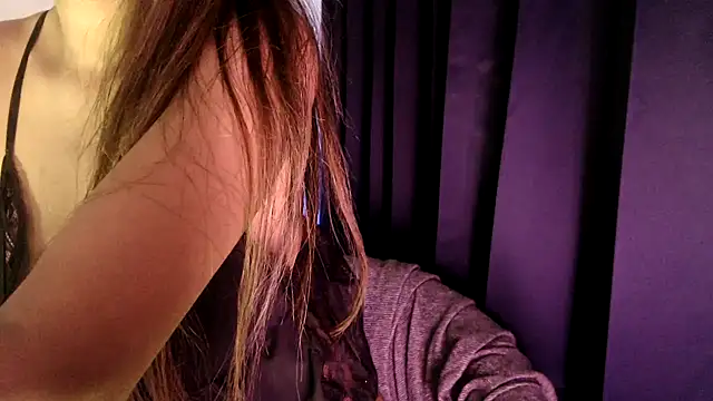 Snapshot of chhui_mui chatting on March 19, 12:56 pm chhui mui online show from March 19, 12:56 pm