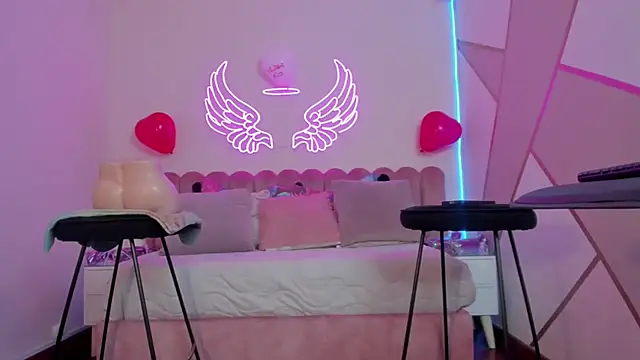  scarletmoore online show from February 8, 1:33 pm