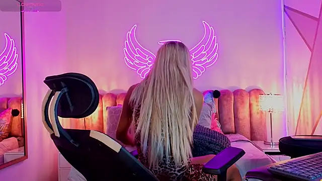  scarletmoore online show from September 13, 10:15 am