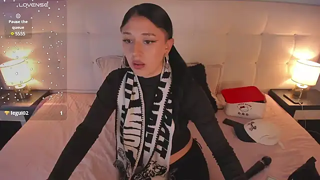 Zowi Hottiee online show from February 5, 5:20 am