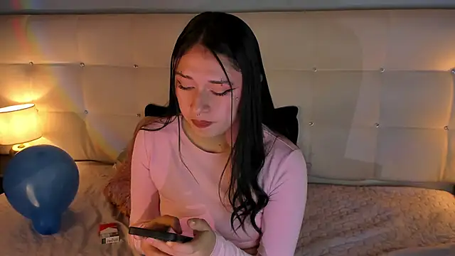 Zowi Hottiee online show from September 12, 2:55 am