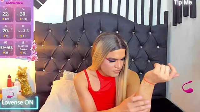 Snapshot of AllisonsweetZ chatting on December 19, 8:13 pm AllisonsweetZ online show from December 19, 8:13 pm