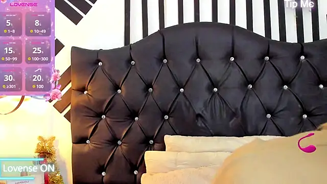 Snapshot of AllisonsweetZ chatting on December 21, 8:10 pm AllisonsweetZ online show from December 21, 8:10 pm