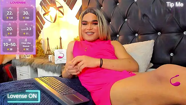 Snapshot of AllisonsweetZ chatting on January 10, 11:18 pm AllisonsweetZ online show from January 10, 11:18 pm