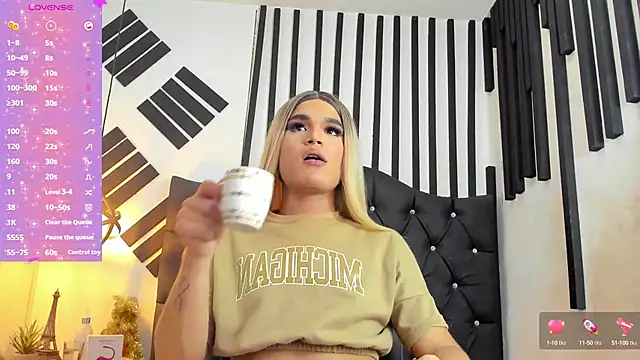 Snapshot of AllisonsweetZ chatting on February 5, 10:44 pm AllisonsweetZ online show from February 5, 10:44 pm