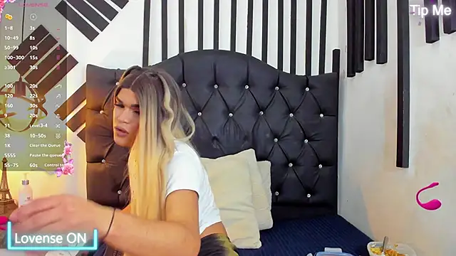 Snapshot of AllisonsweetZ chatting on February 11, 9:03 pm AllisonsweetZ online show from February 11, 9:03 pm