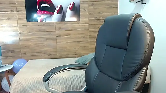 jhoellx online show from October 11, 7:45 pm