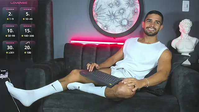 khriss brown online show from February 3, 10:43 pm