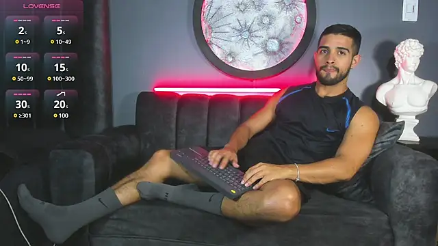 khriss brown online show from February 5, 11:06 pm