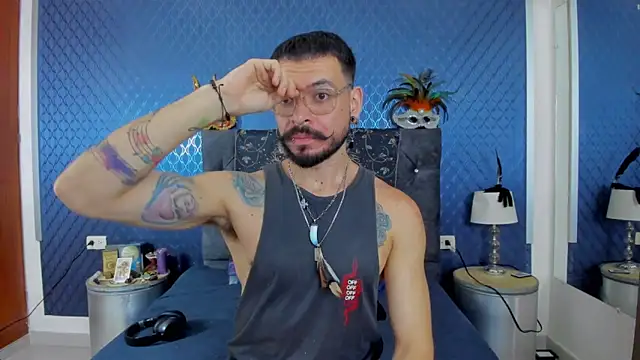 Snapshot of leondevereda chatting on January 29, 6:39 pm leondevereda online show from January 29, 6:39 pm