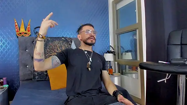 Snapshot of leondevereda chatting on February 2, 8:41 pm leondevereda online show from February 2, 8:41 pm