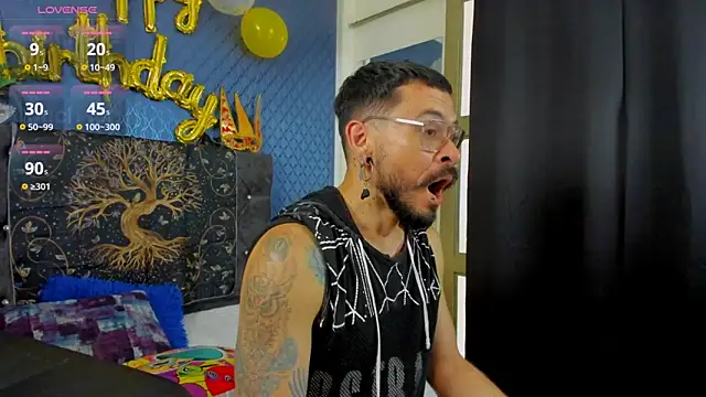 Snapshot of leondevereda chatting on February 19, 8:10 pm leondevereda online show from February 19, 8:10 pm