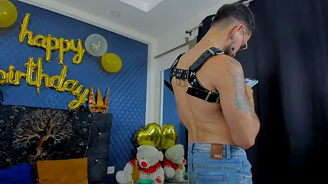 Snapshot of leondevereda chatting on February 20, 11:21 pm leondevereda online show from February 20, 11:21 pm