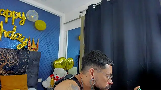 Snapshot of leondevereda chatting on February 21, 2:28 am leondevereda online show from February 21, 2:28 am