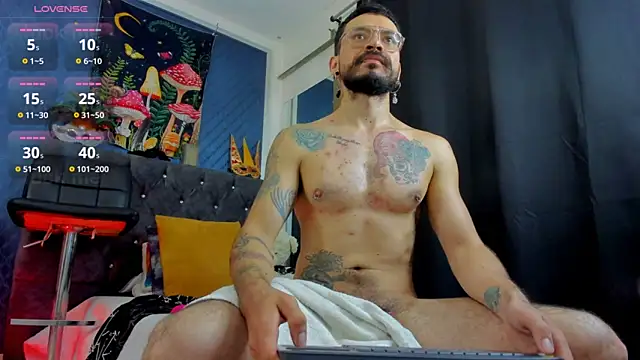 Snapshot of leondevereda chatting on February 28, 1:03 pm leondevereda online show from February 28, 1:03 pm