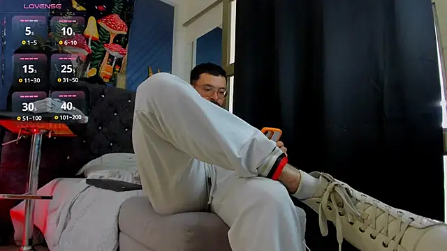 Snapshot of leondevereda chatting on February 28, 7:14 pm leondevereda online show from February 28, 7:14 pm