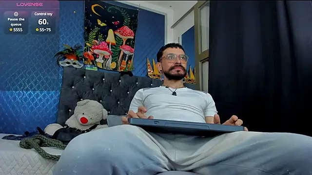 Snapshot of leondevereda chatting on March 17, 1:57 am leondevereda online show from March 17, 1:57 am