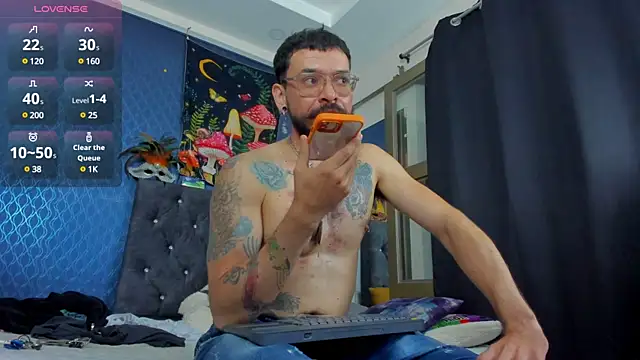 Snapshot of leondevereda chatting on March 23, 12:58 am leondevereda online show from March 23, 12:58 am