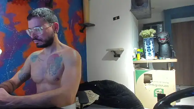 Snapshot of leondevereda chatting on September 10, 12:43 am leondevereda online show from September 10, 12:43 am