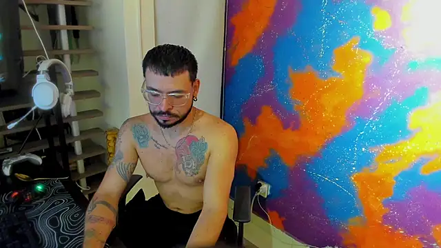 Snapshot of leondevereda chatting on September 20, 12:55 am leondevereda online show from September 20, 12:55 am