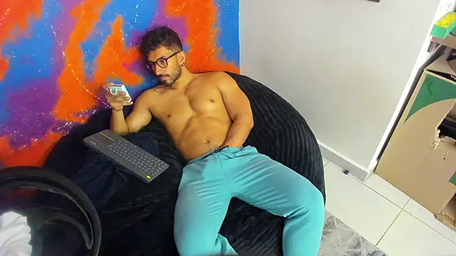 Snapshot of leondevereda chatting on October 18, 12:13 am leondevereda online show from October 18, 12:13 am