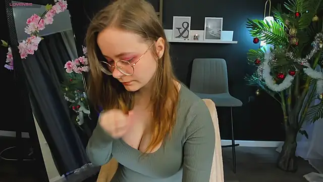 Snapshot of CassieCool chatting on January 8, 9:12 pm CassieCool online show from January 8, 9:12 pm