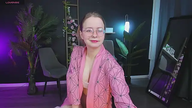 Snapshot of CassieCool chatting on February 11, 9:03 pm CassieCool online show from February 11, 9:03 pm