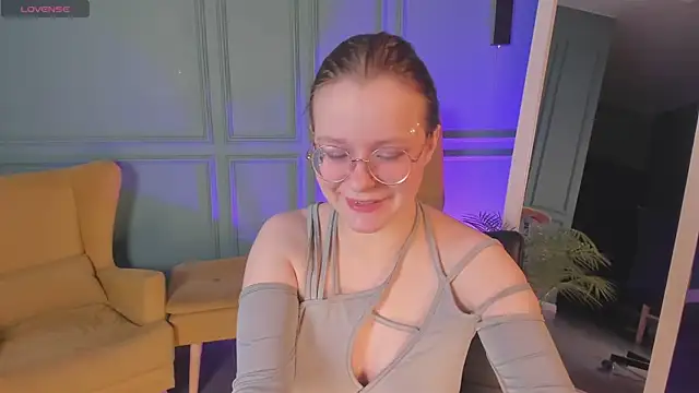 Snapshot of CassieCool chatting on February 12, 9:33 pm CassieCool online show from February 12, 9:33 pm