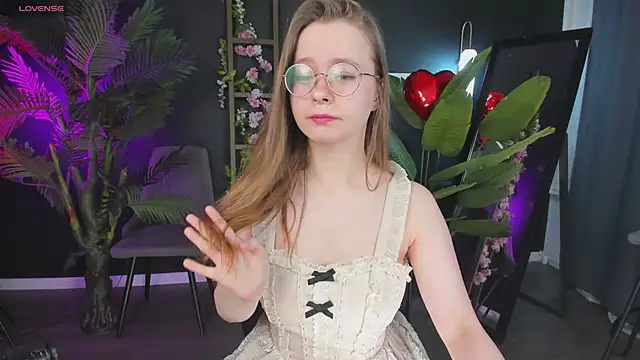 Snapshot of CassieCool chatting on February 15, 9:26 pm CassieCool online show from February 15, 9:26 pm