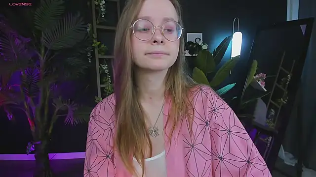 Snapshot of CassieCool chatting on February 21, 9:11 pm CassieCool online show from February 21, 9:11 pm