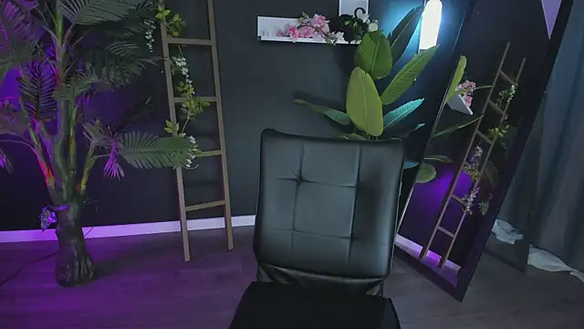 Snapshot of CassieCool chatting on February 22, 6:28 am CassieCool online show from February 22, 6:28 am