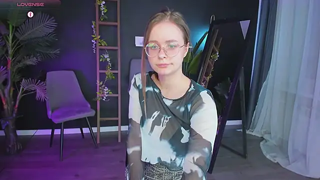 Snapshot of CassieCool chatting on February 26, 2:59 am CassieCool online show from February 26, 2:59 am