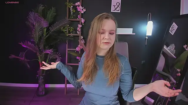 Snapshot of CassieCool chatting on March 11, 9:15 pm CassieCool online show from March 11, 9:15 pm