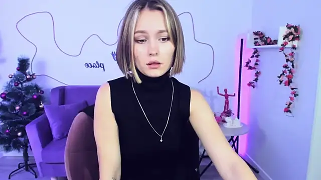 BritnieCute online show from December 18, 8:31 am